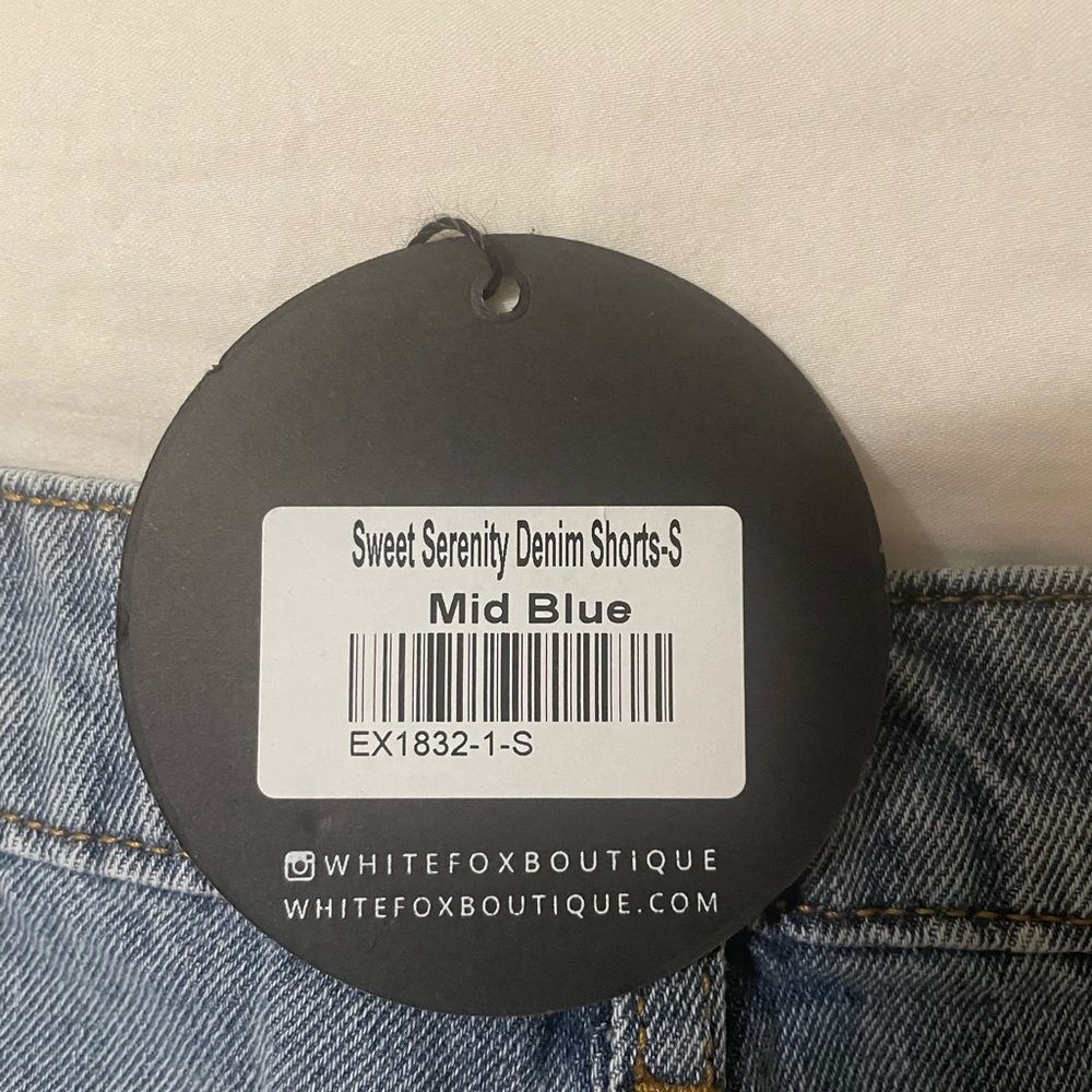 White Fox Boutique Light Blue Jean Shorts - Picture 5 of 5